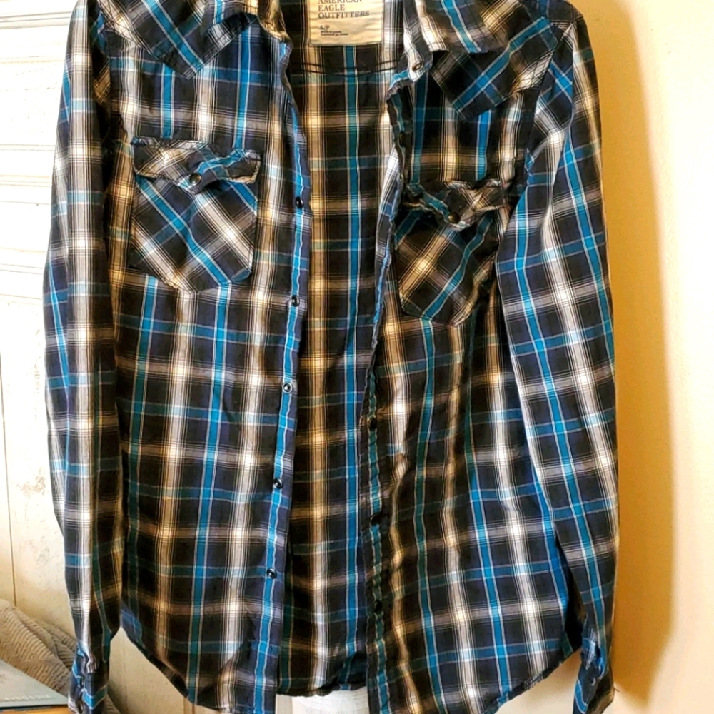 American Eagle snap button long sleeve shirt